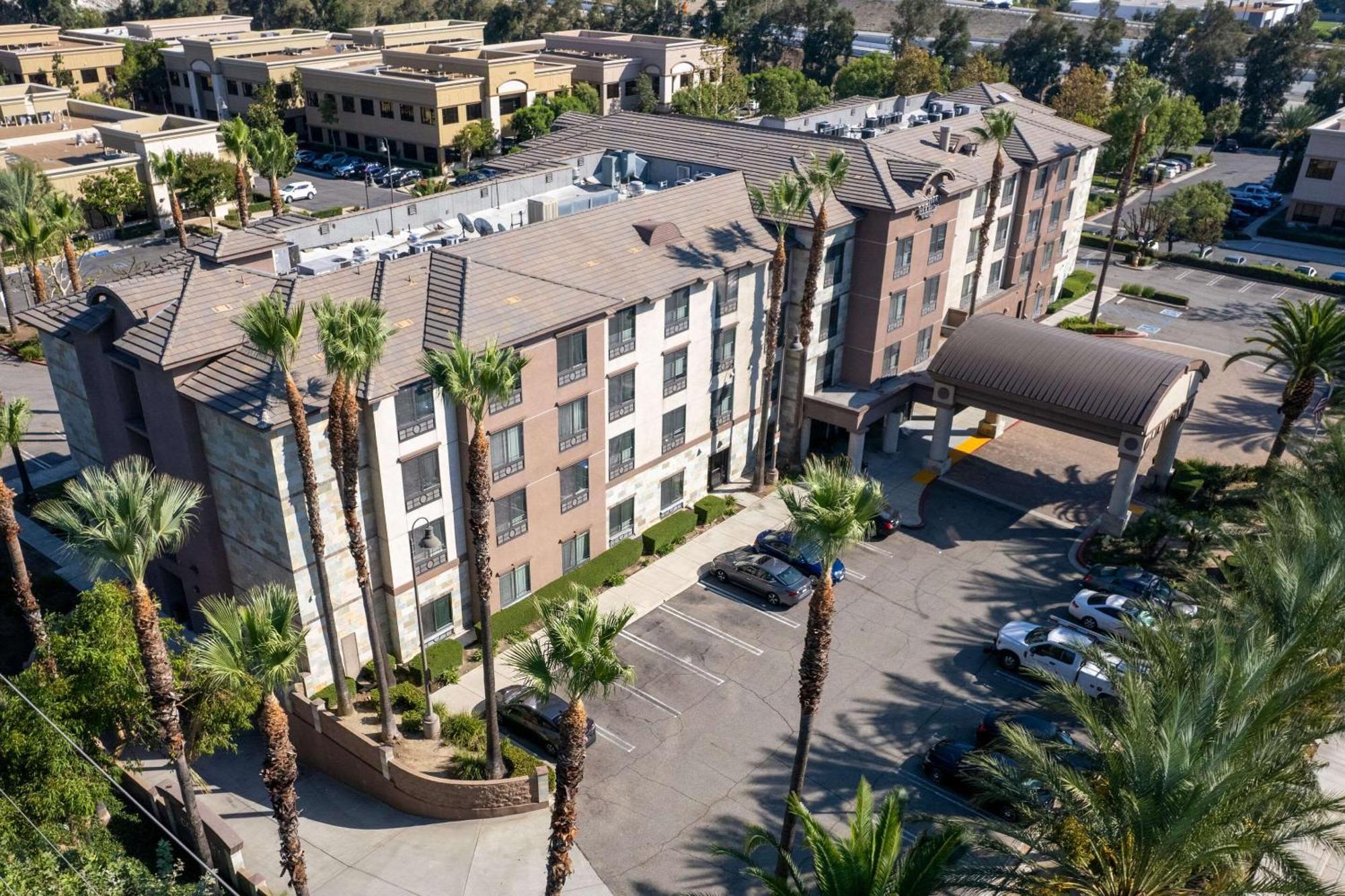 Where to Stay Near Don Tiburcio Tapia State Park: 4 Airport Hotels
