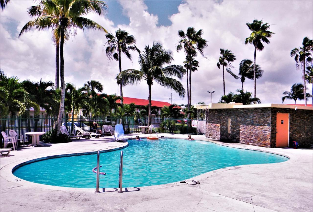 Staying Near Coral Castle: 4 Central Homestead Hotels Compared