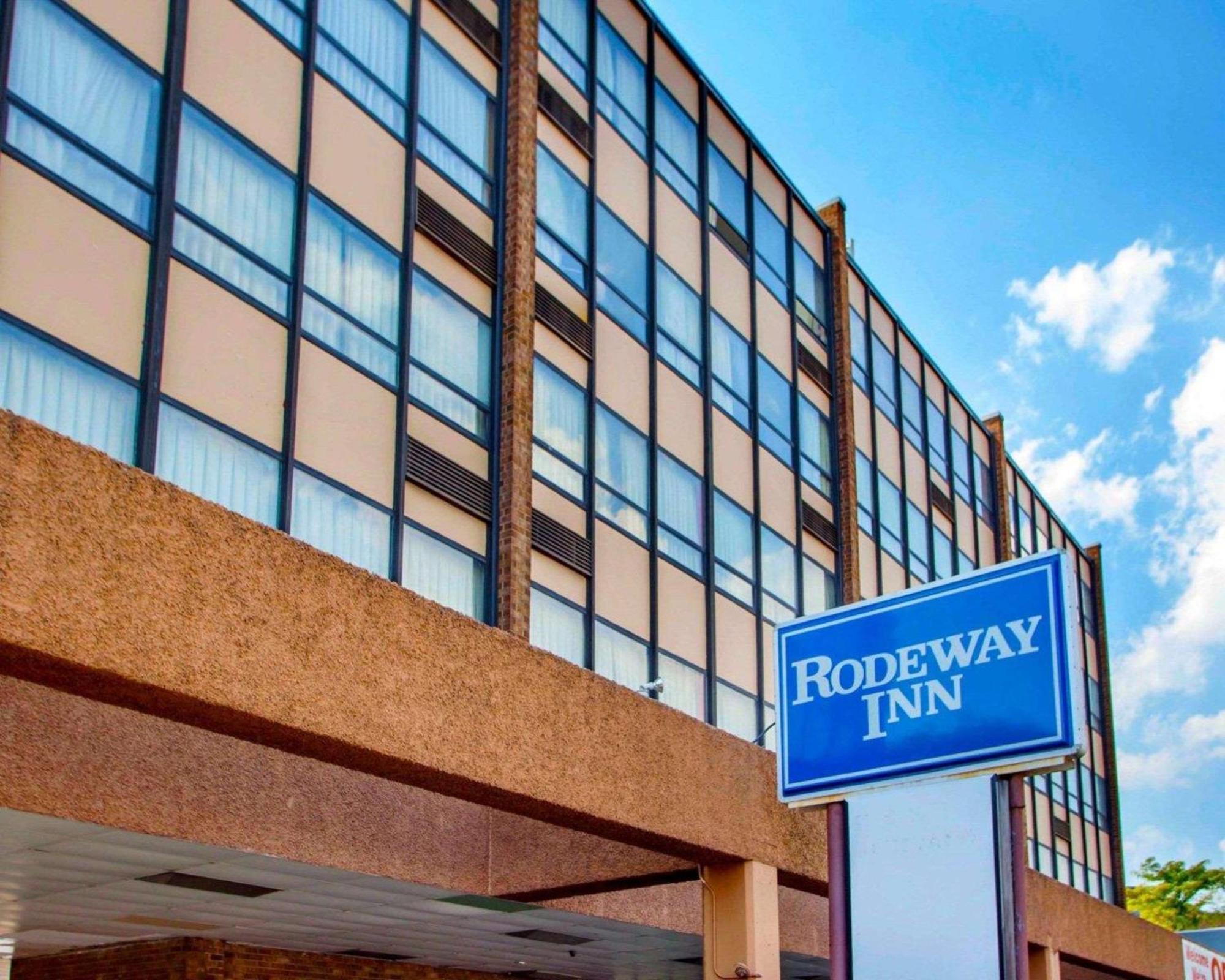 Where to Stay Near Intrepid Museum: 8 Airport Hotels