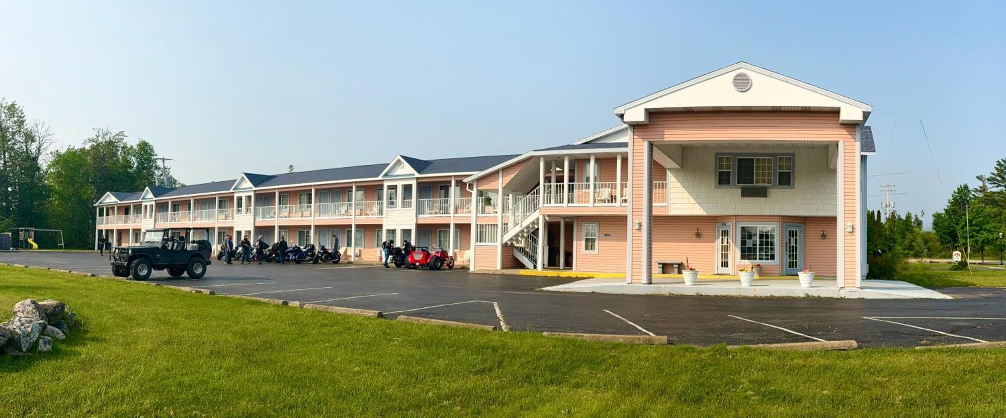 7 Budget Hotels Near Mackinac Bridge Worth Booking