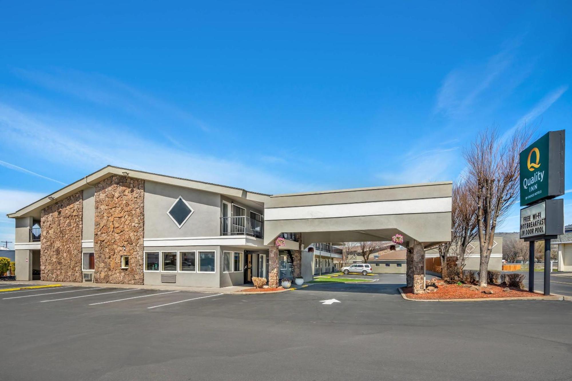Where to Stay Near Crater Lake: 5 Best 2-Star Hotels