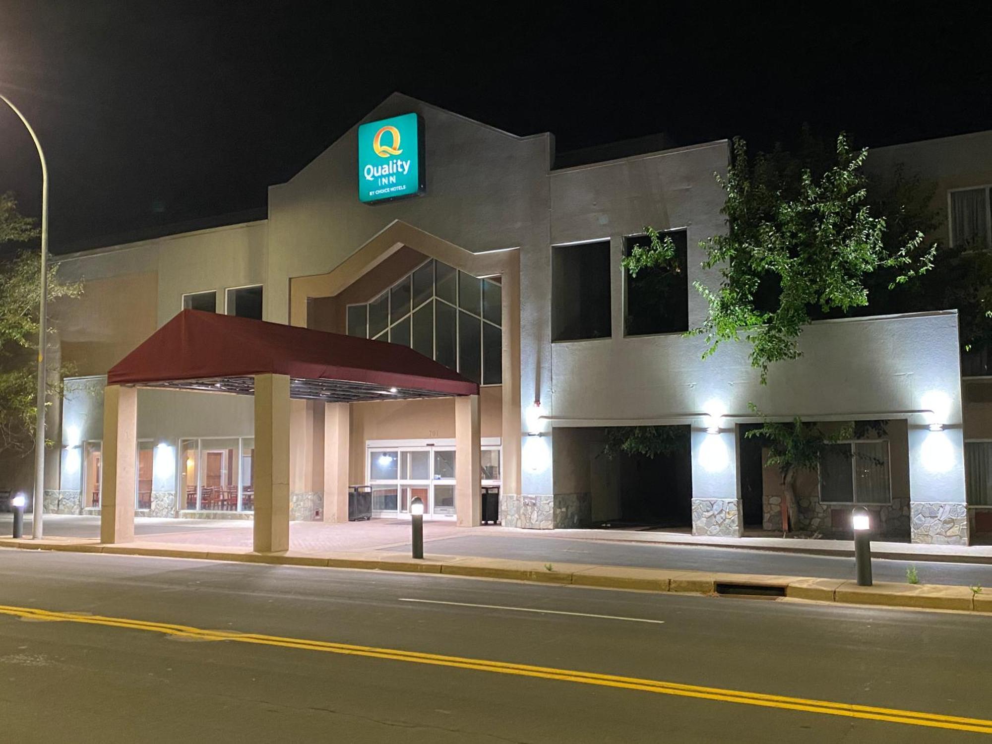 5 Business Hotels Near Island Grove Event Center That Deliver