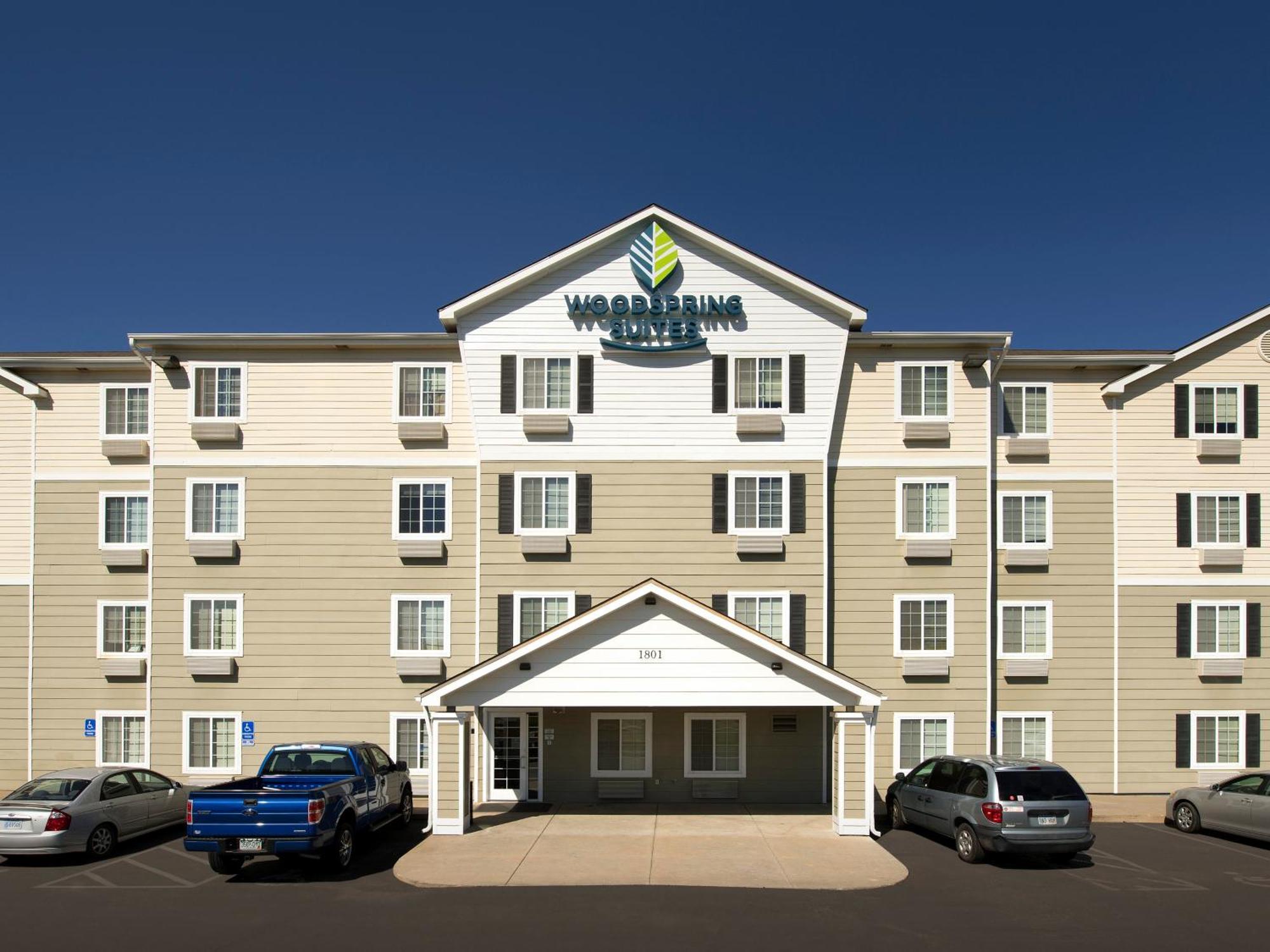 Where to Stay Near Brown v. Board of Education Site: 4 Hotels