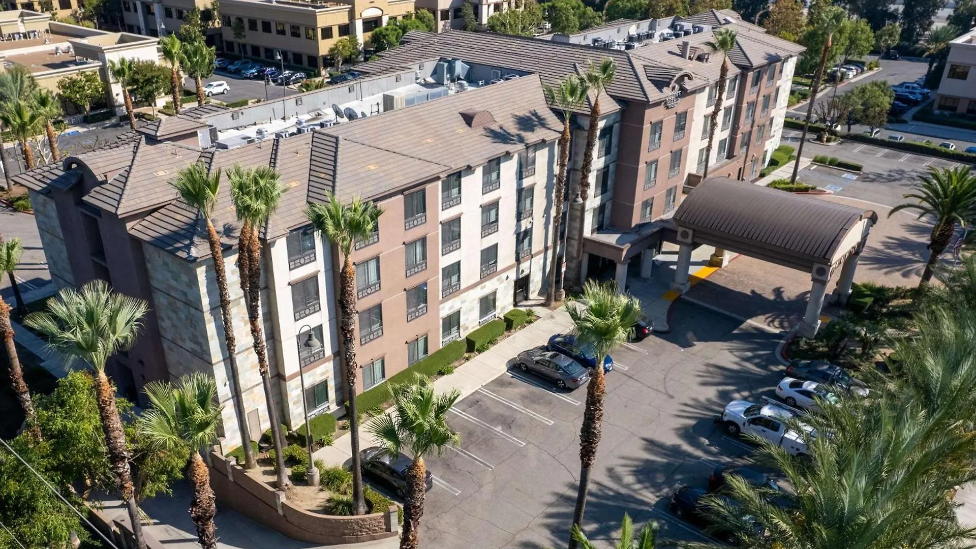 Where to Stay Near Don Tiburcio Tapia State Park: 4 Airport Hotels