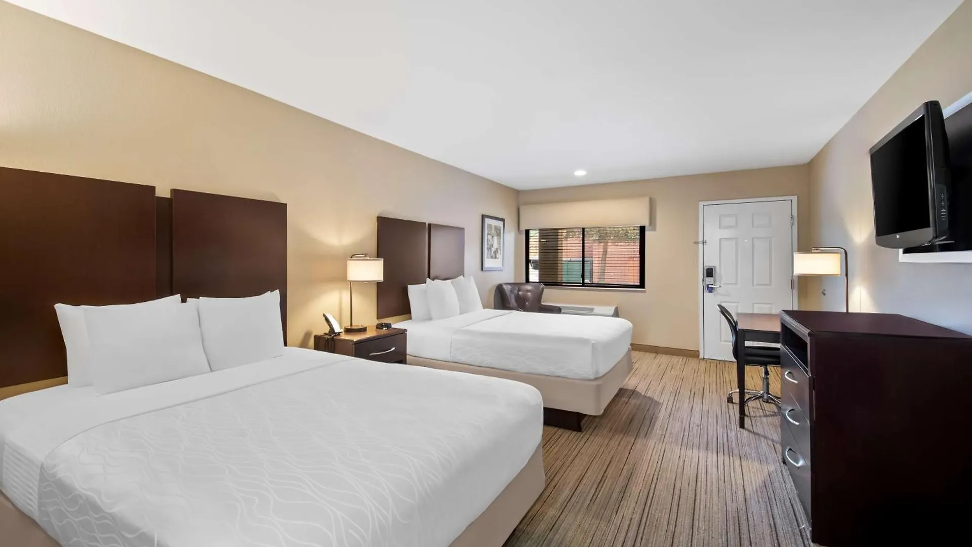 Where to Stay Near Lakeline Mall: 4 Budget Hotels That Deliver