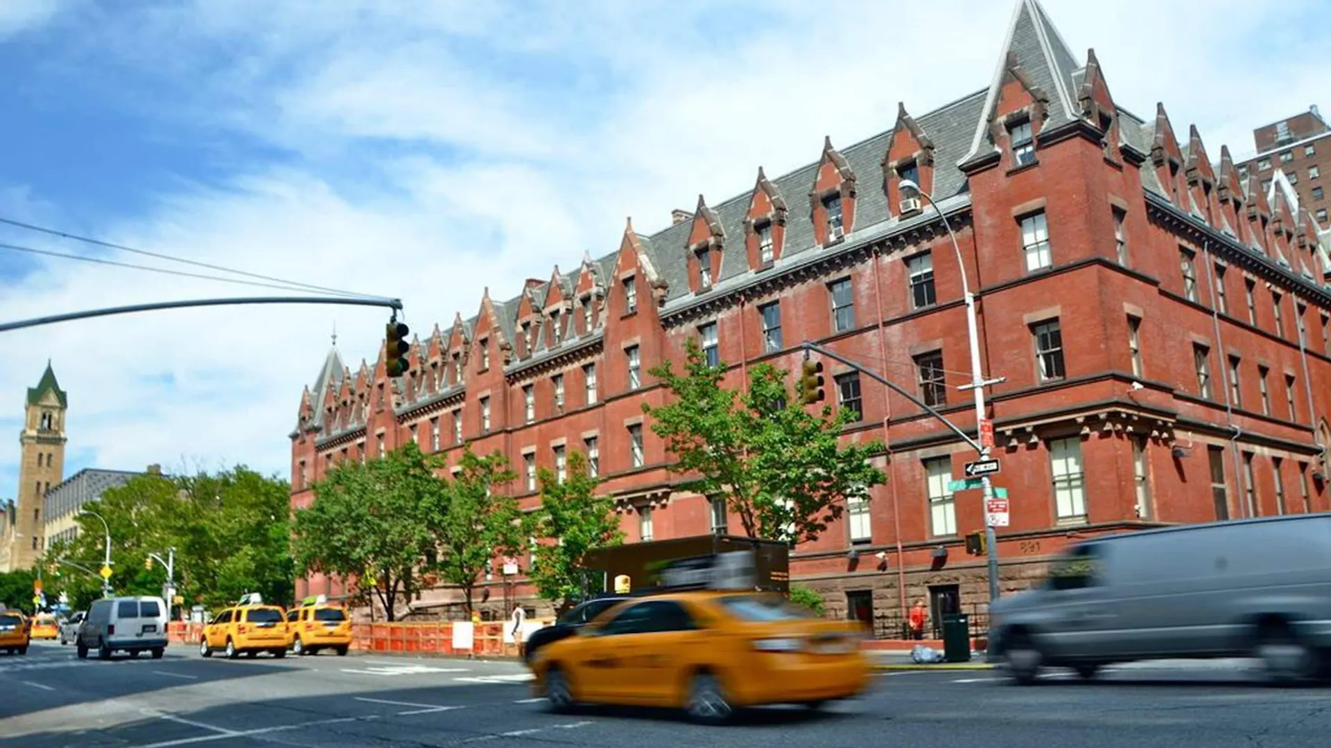 14 Airport-Friendly Hotels Close to Central Park, NYC