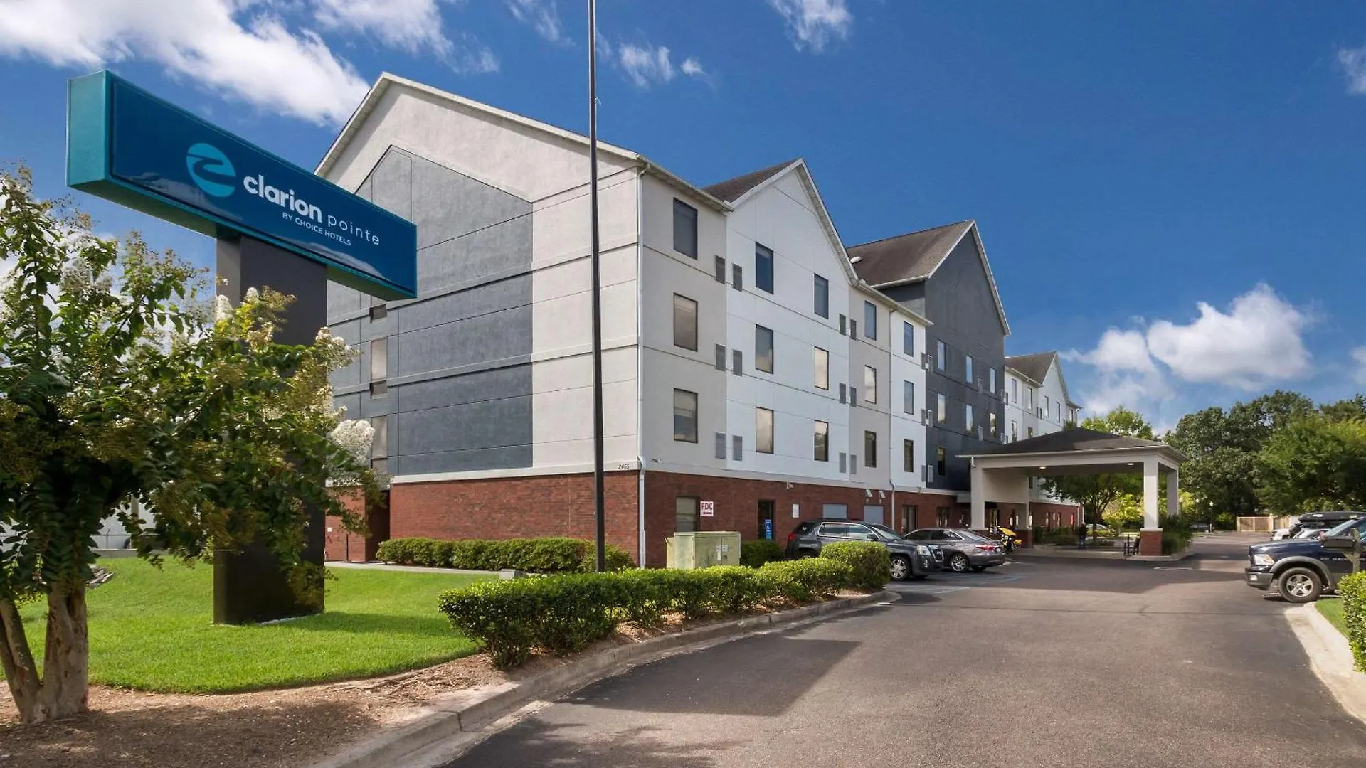 5 Budget Hotels Near American Military Museum Worth Booking