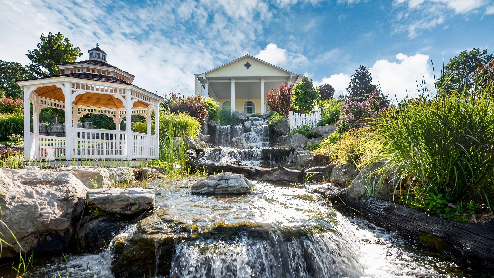 4 Affordable Hotels Close to Ozark Mountain Skycoaster