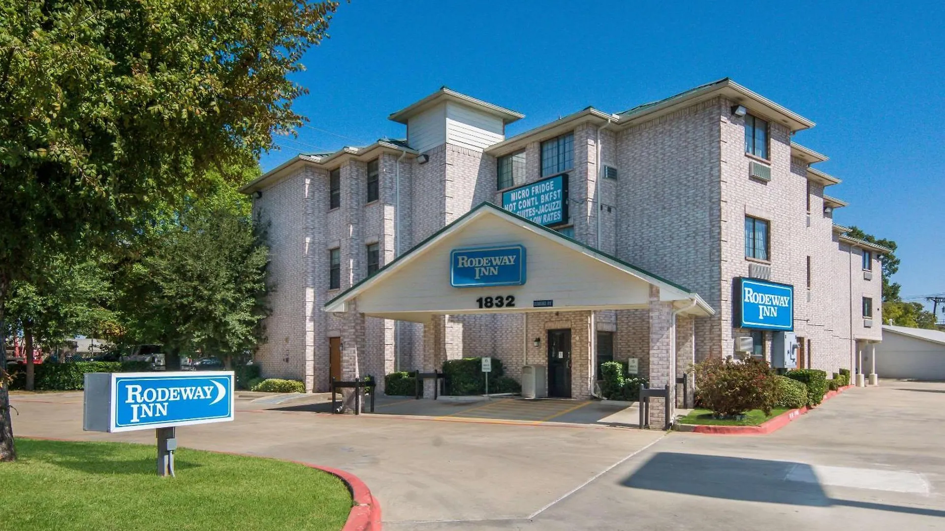 9 Resort-Style Hotels in Dallas-Fort Worth Worth Booking